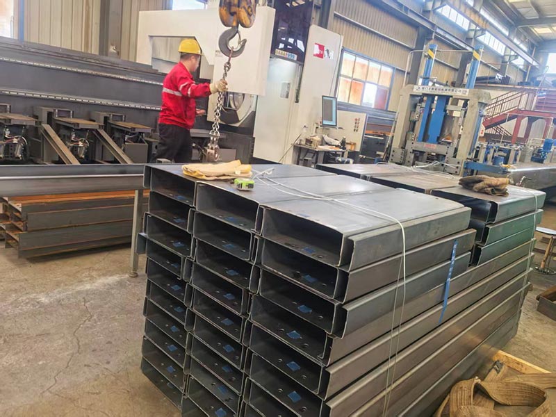 Liweiyuan Steel Structure Co., Ltd. úspešne dokončuje zákazkovú výrobnú objednávku oceľovej väznice v tvare C pre klienta Guam