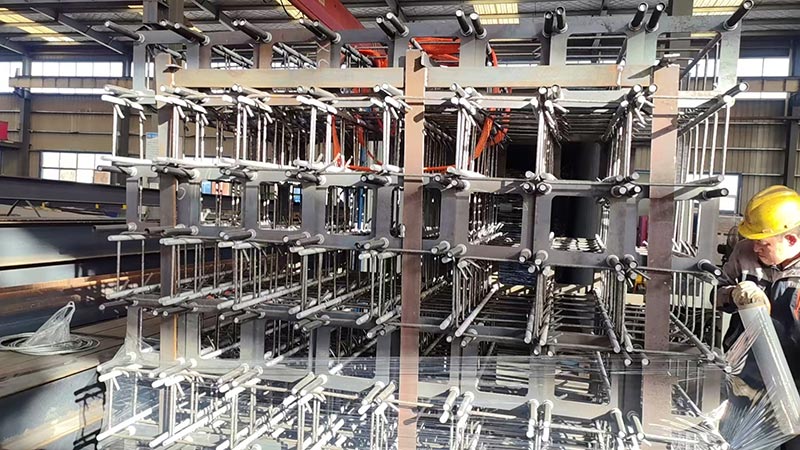 Qingdao Liweiyuan dodáva vysokopevnostné kotviace skrutky pre novozélandskú kuraciu farmu