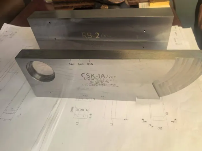 Prevádzkové školenie pre novo zakúpený ultrazvukový defektoskop v Qingdao Liweiyuan Steel Structure.